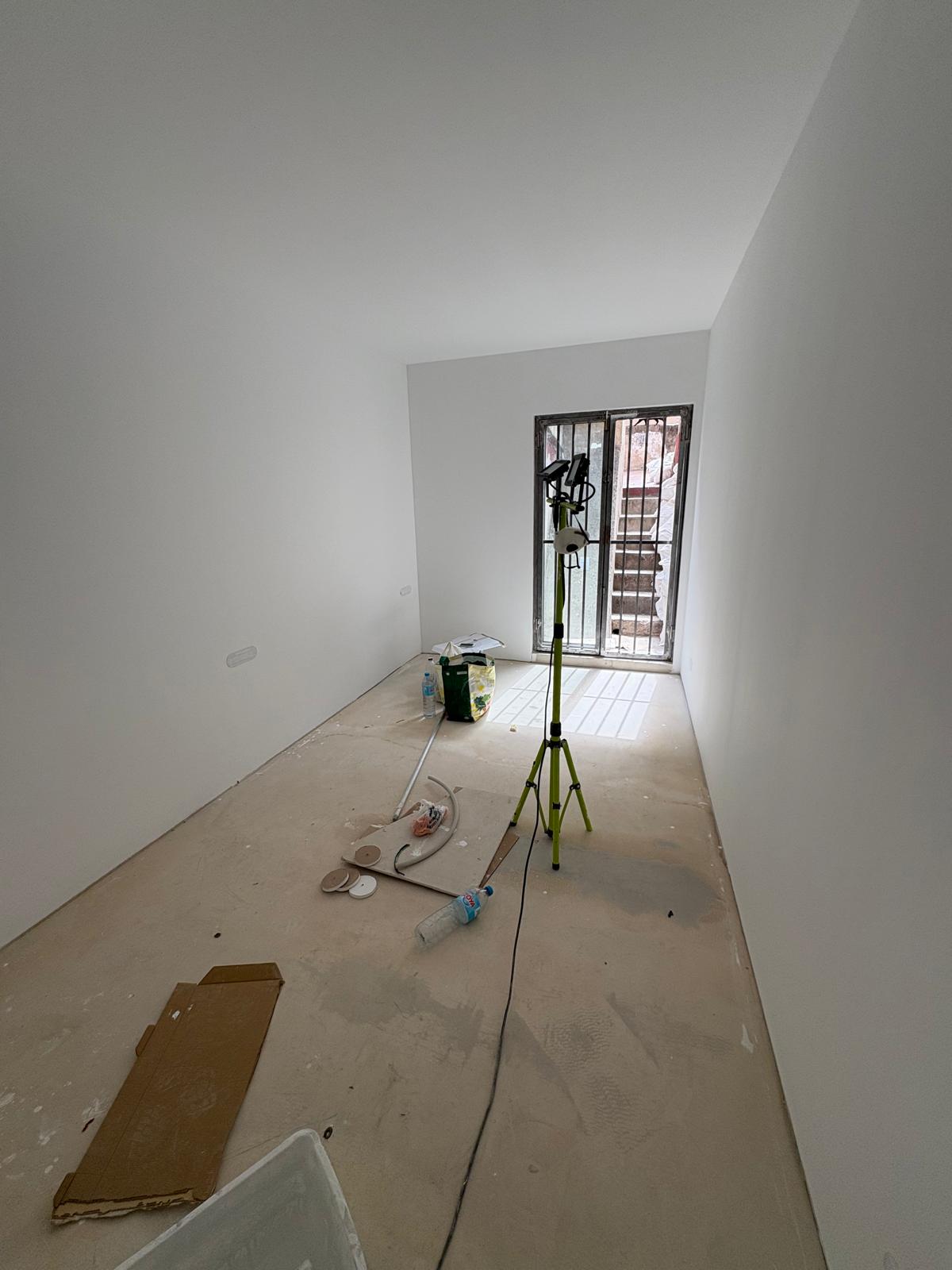Paredes enlucidas en obra